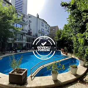 Blanche & Garden Pool 3* Istanbul